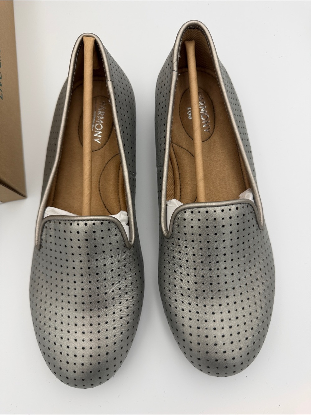 Harmony 783 grounding shoes silver perforated leather loafers size 8 NEW